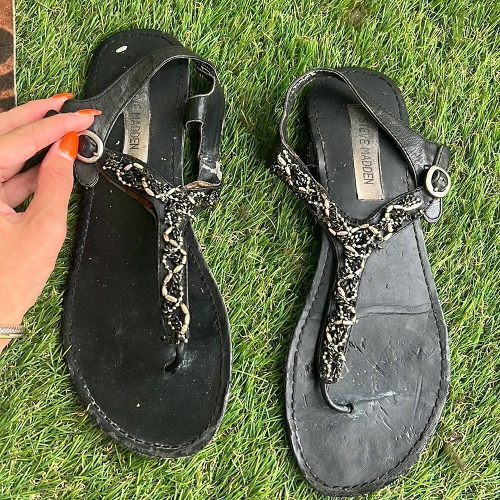 Steve Madden Black Flat Leather Sandals Size 8 - Silver Hardware